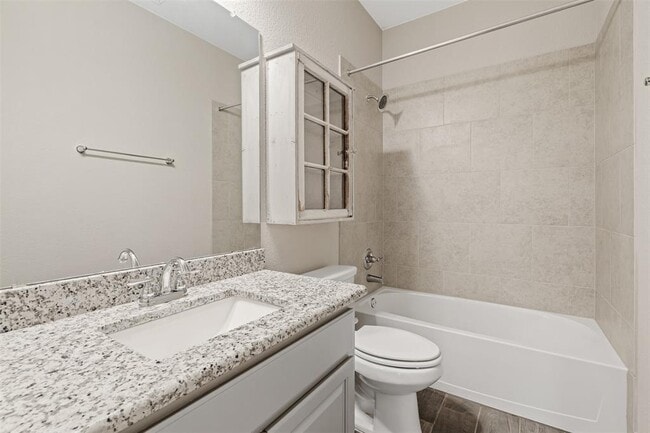 Building Photo - 385 Bonnet Blvd