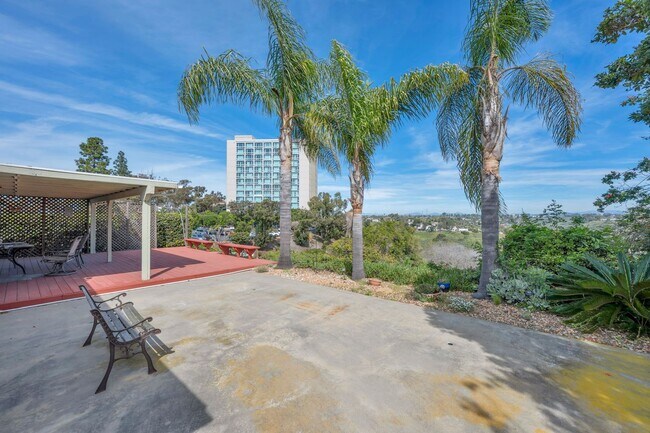 Building Photo - CHARMING 3-BED 2-BATH NEAR THE BAY WITH SPECTACULAR CANYON VIEW