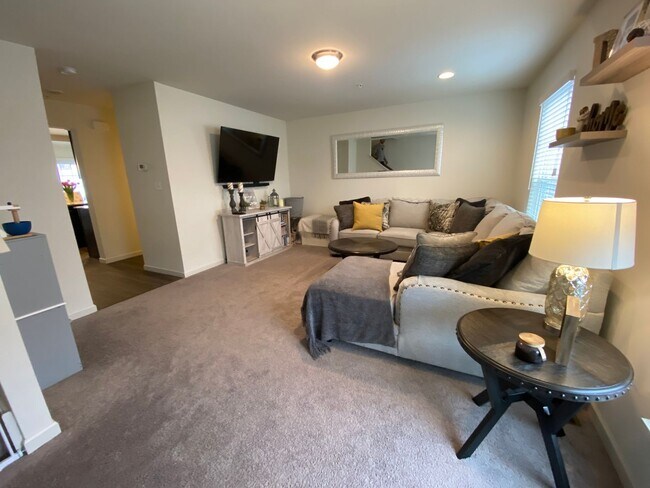 Building Photo - Beautiful 3 Bedroom, 2.5 Bathroom Home in Boalsburg, PA