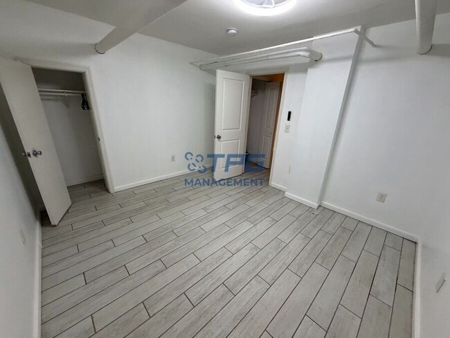 Building Photo - 118 Corbin Ave