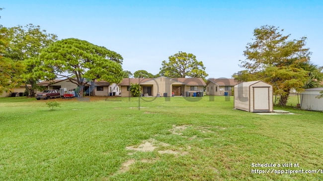 Building Photo - 604 Roselyn Ave