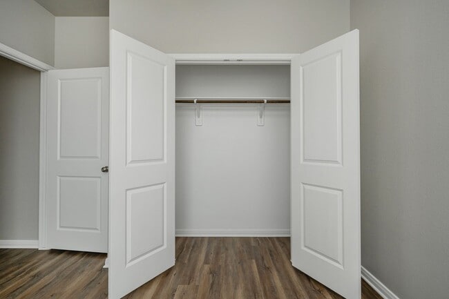 Building Photo - Bright & Cozy Townhome