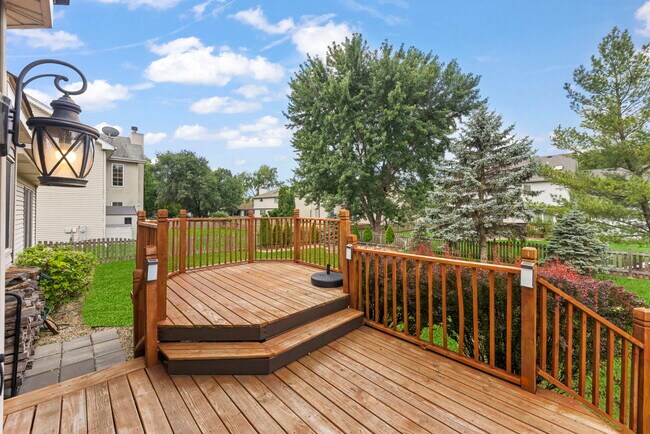 Building Photo - 553 Danbury Dr