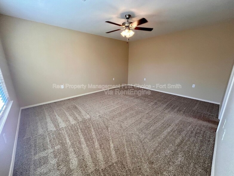 Building Photo - 420 Ridge Point Dr