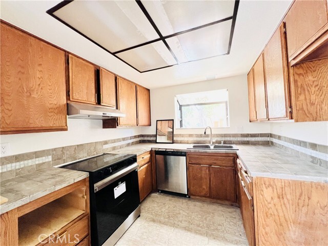 Building Photo - 2022 S Bon View Ave