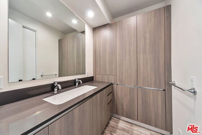 Building Photo - 1824 Redondo Blvd