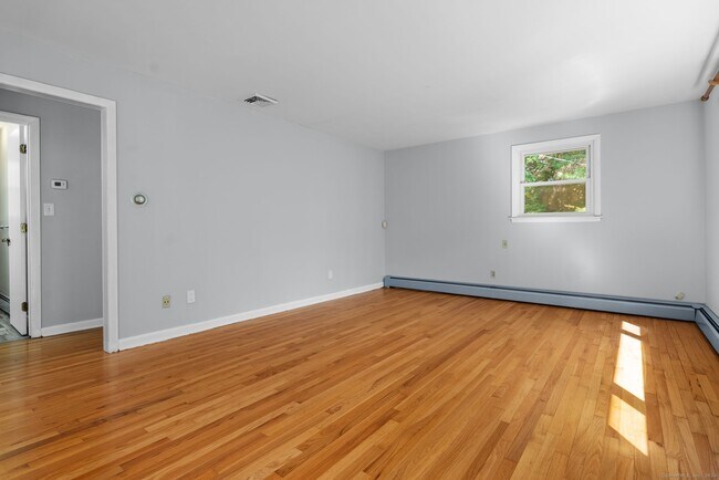 Building Photo - 677 Woodtick Rd
