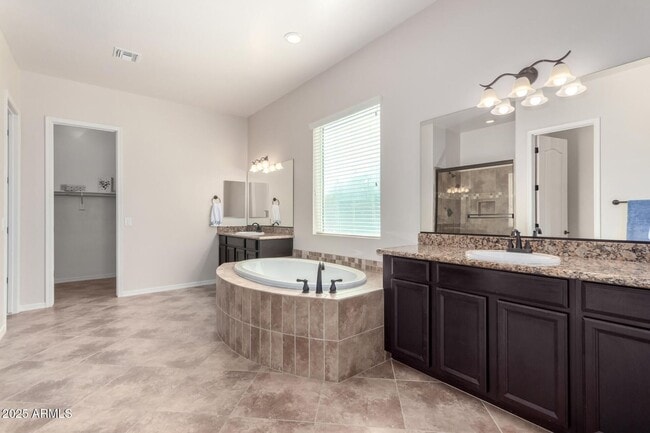 Building Photo - Stunning 4 bedroom, 3 bathroom home in the desirable community of Avian Trails!!