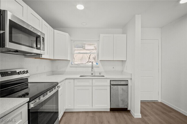 Building Photo - 16881 Davis Rd