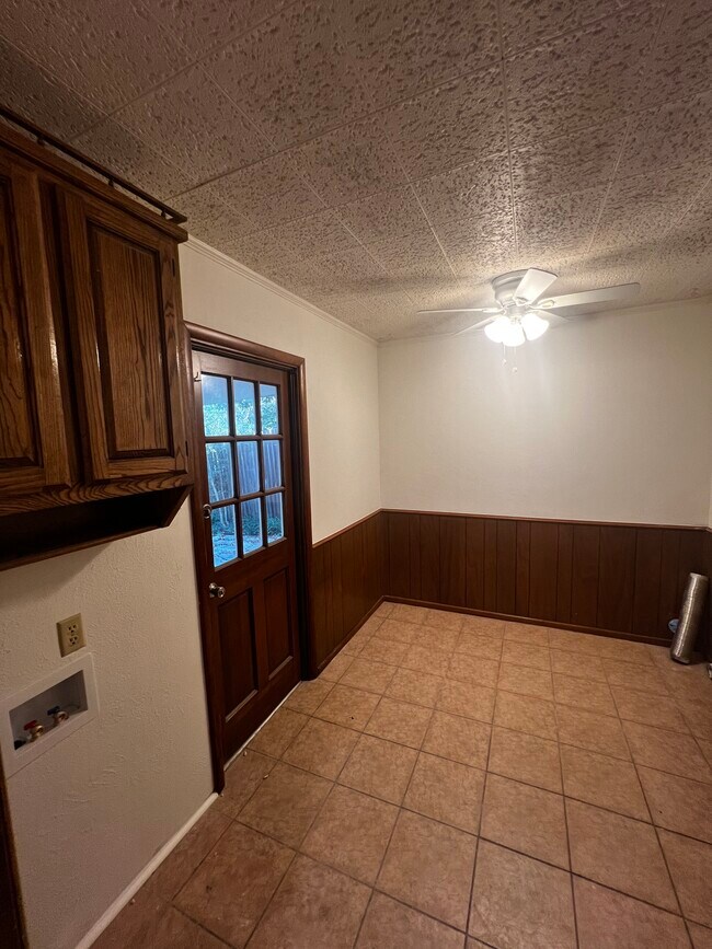 Building Photo - 321 Lena Ln