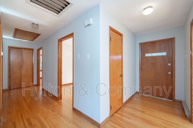 Building Photo - 5110 New Kent Hwy