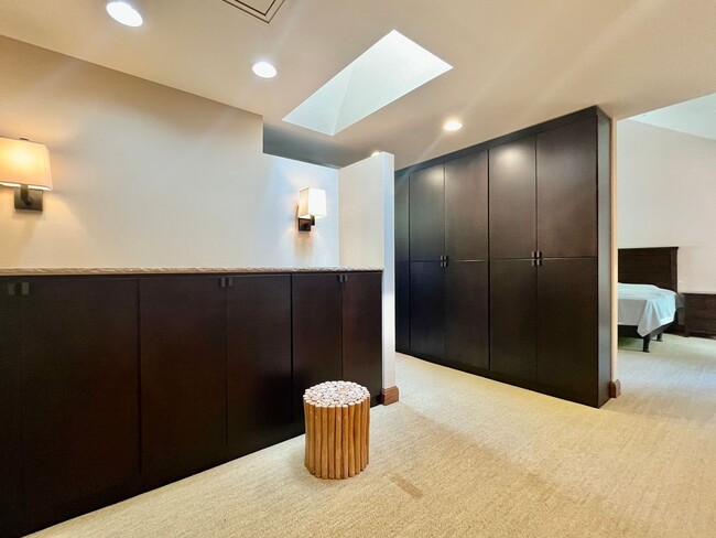 Building Photo - Luxury Estate Retreat in the Heart of Samm...