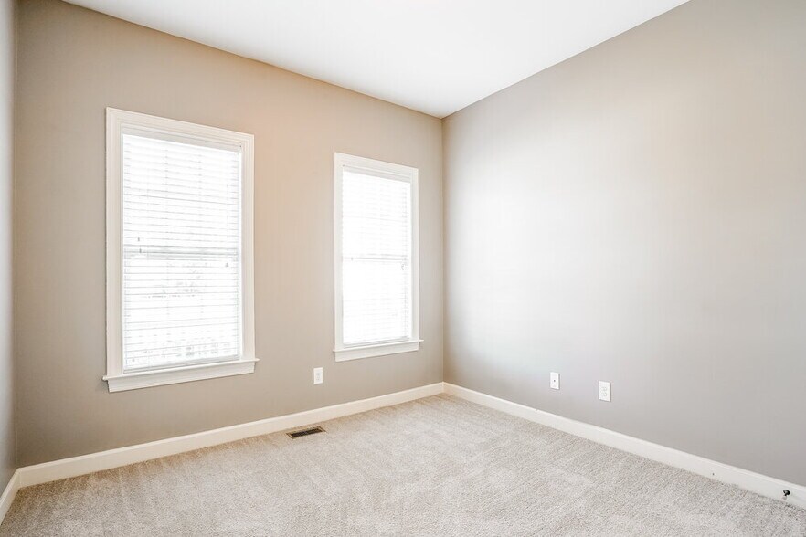 Building Photo - 29 Westcote Ln