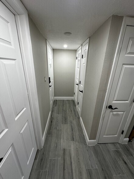 Building Photo - 2200 Howell Branch Rd