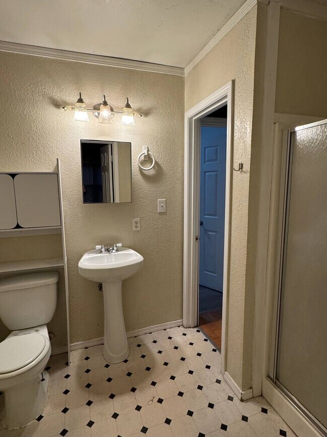 Building Photo - 4613 NE 46th St