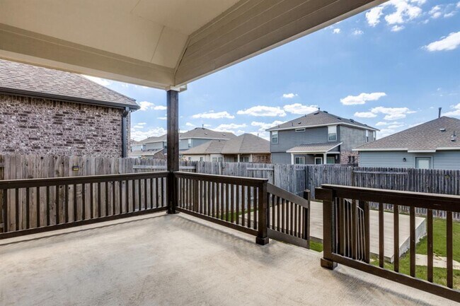 Building Photo - 727 Spinnaker Loop