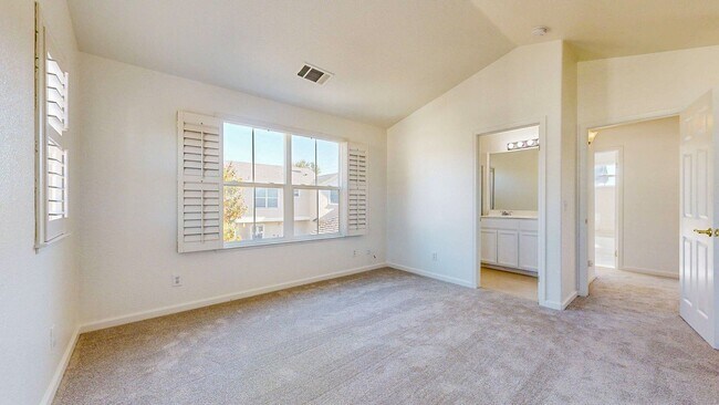 Building Photo - Beautiful 3 Bedroom 2.5 Bath Single Family...