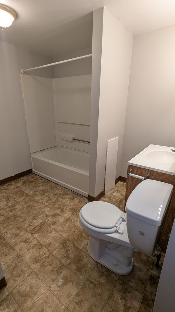 Building Photo - Charming 3-bedroom, 1-bathroom home located in the vibrant city of Akron