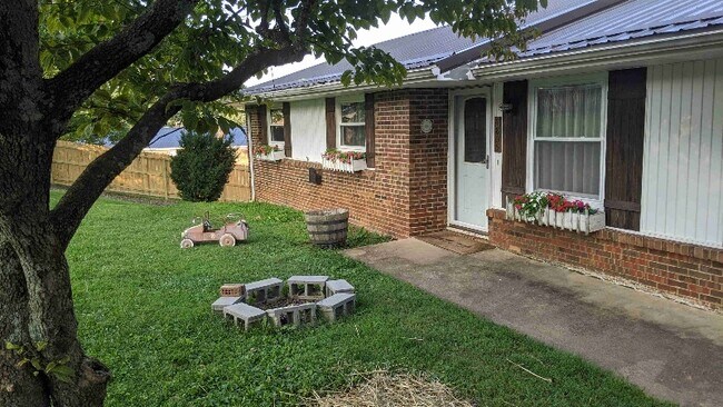 Building Photo - 4805 Linda Ct