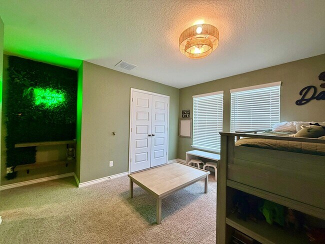 Building Photo - Exceptional 4BR, 3BA Home in Desirable Knox Ridge