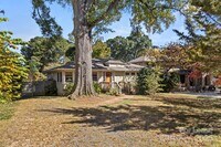 Building Photo - 2917 Forest Park Dr