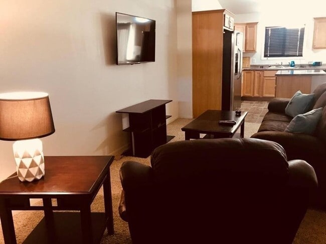 Building Photo - 3 Bedroom Townhome | Attached Double Stall Garage | Spacious