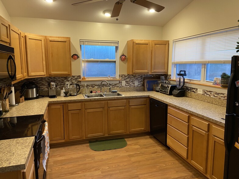 Building Photo - 1702 Haven Dr