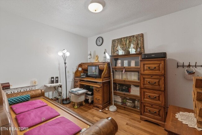 Building Photo - 1301 Chert Pit Rd