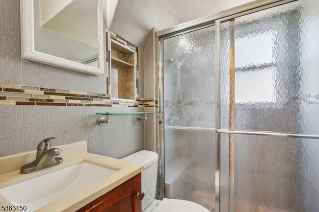 Building Photo - 20 Brookside Pl