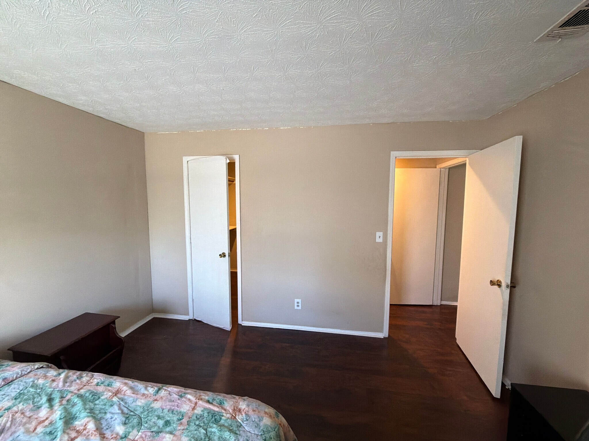 Building Photo - Room in Condo on Brockett Pl