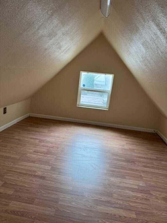 Building Photo - ALL PROSPECTIVE TENANTS MUST SUBMIT A $58 NON-REFUNDABLE APPLICATION FEE PER APPLICANT ONLINE AND...