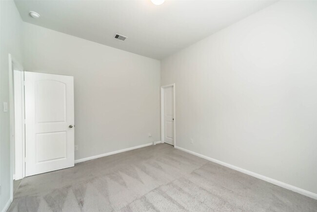 Building Photo - 13030 Laura Lake Dr