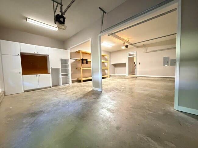 Building Photo - 1816 New Riverdale Rd