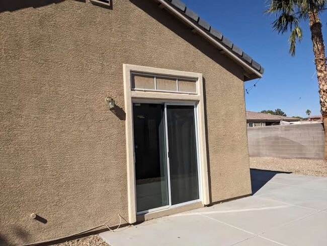 Building Photo - Awesome 3 Bedroom, 2 Bathroom 1 story home...