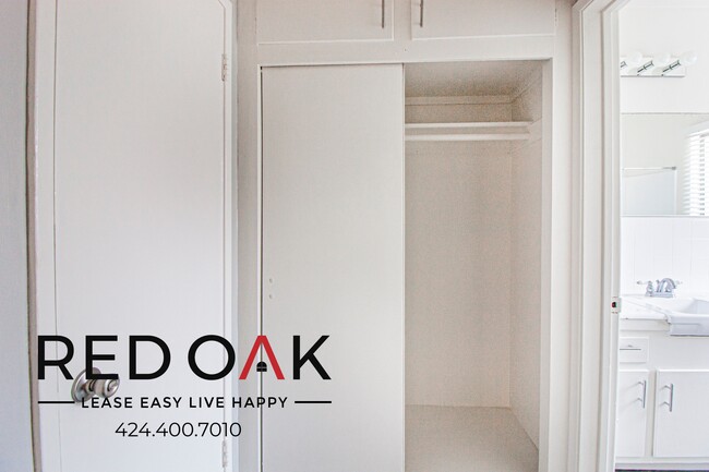 Building Photo - 1425 E Appleton St