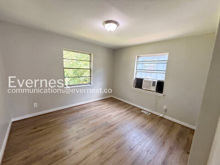 Building Photo - 1645 18th Way SW