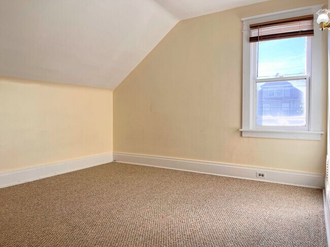Building Photo - 253 Shirley Ave