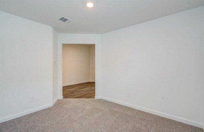 Building Photo - 8707 Shumard Oak Dr