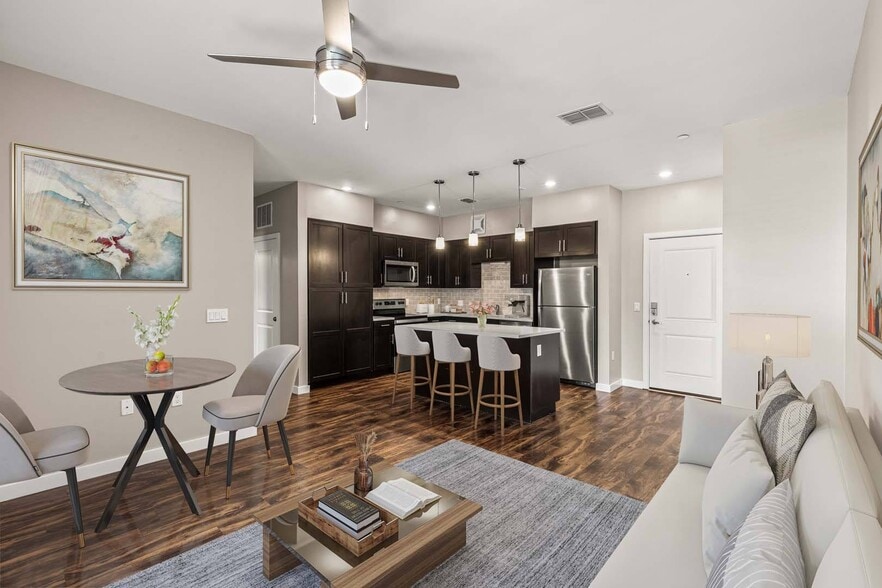 Building Photo - Flats at Tioga Town Center