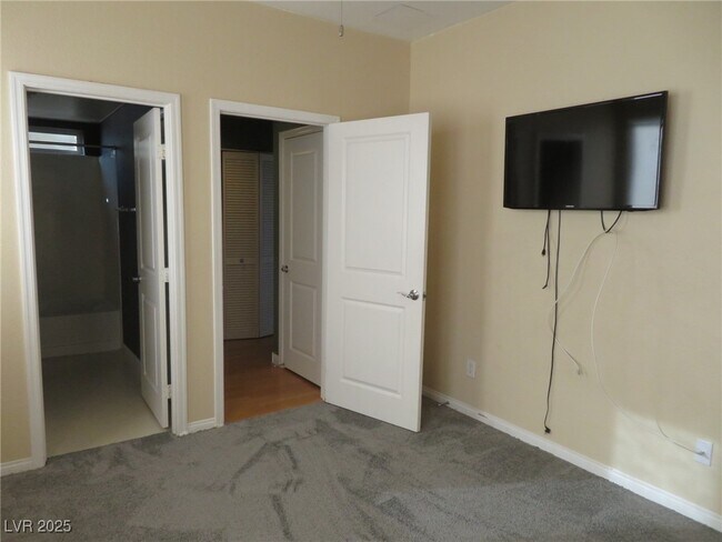 Building Photo - 9342 Autumn View Ave