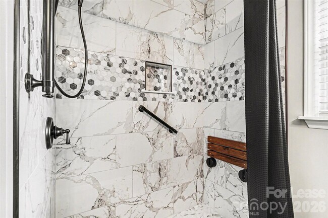 Building Photo - 113 Suncrest Rd