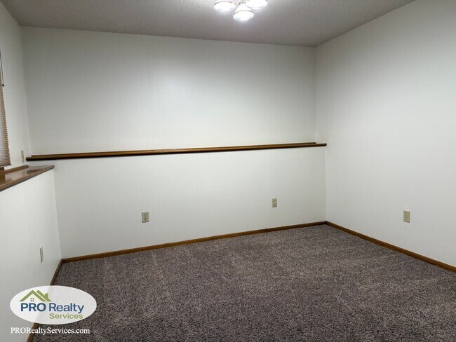 Building Photo - 3 Bedroom Home in Shoreview