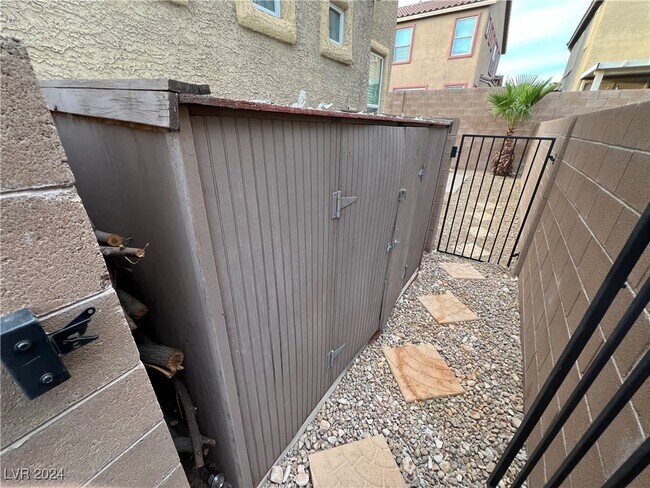 Building Photo - 9136 Wine Cellar Ave