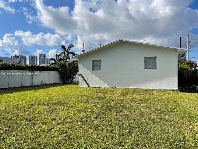 Building Photo - 27 NW 41st St