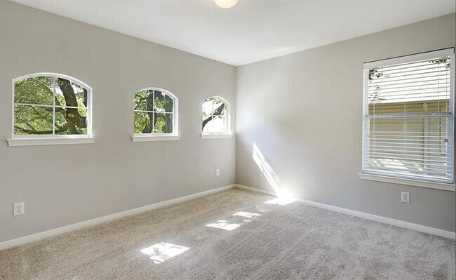 Building Photo - 15904 Double Eagle Dr