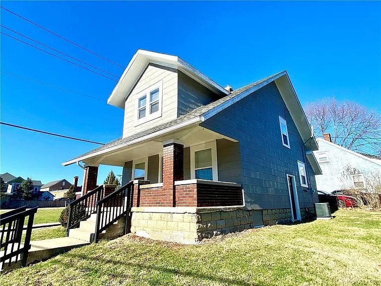 Building Photo - 100 E 3rd St