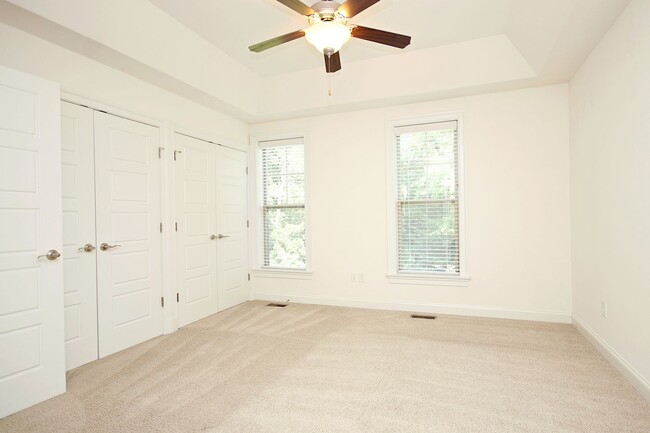 Building Photo - Light-Filled Townhome With Utilities Inclu...