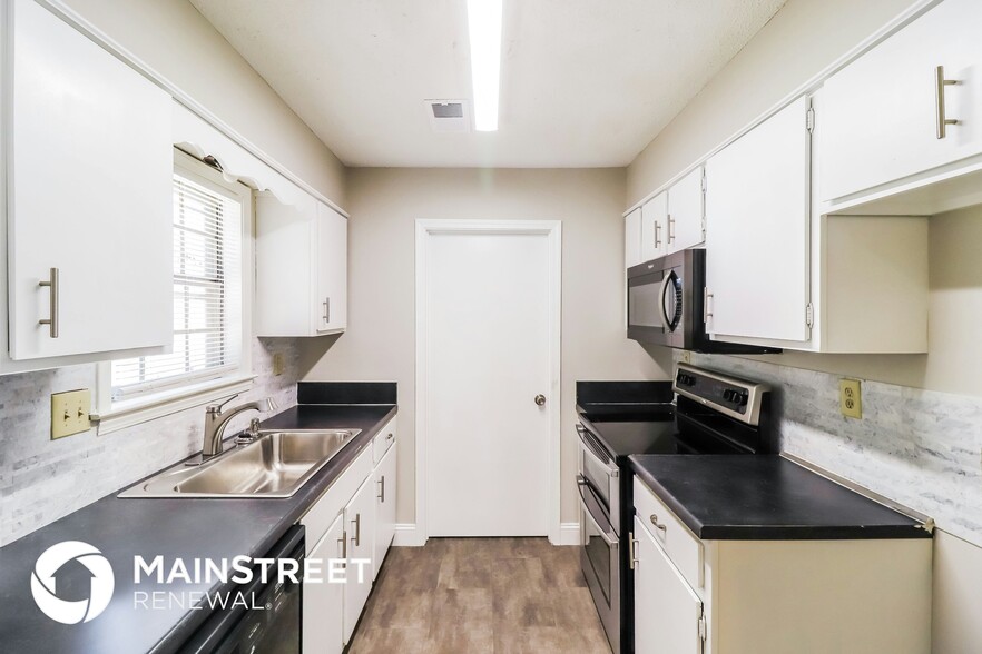 Building Photo - 1065 Llano Cove
