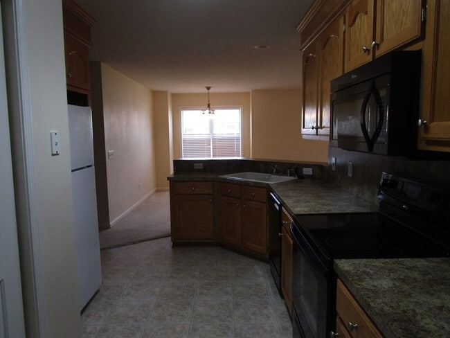 Building Photo - 20 Brushwood Ct
