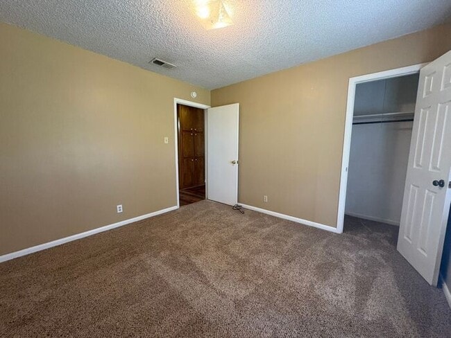 Building Photo - Available Now! Charming 2 Bed, 2 Bath Dupl...